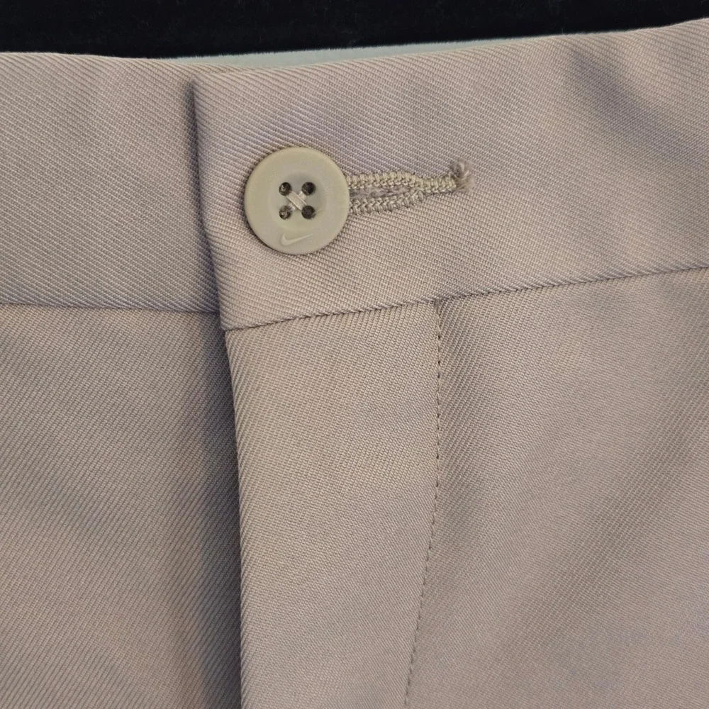 Nike Men's Beige Khaki Pleated Front Golf Shorts Sz. 40 in Inseam 9.5 in Dri Fit